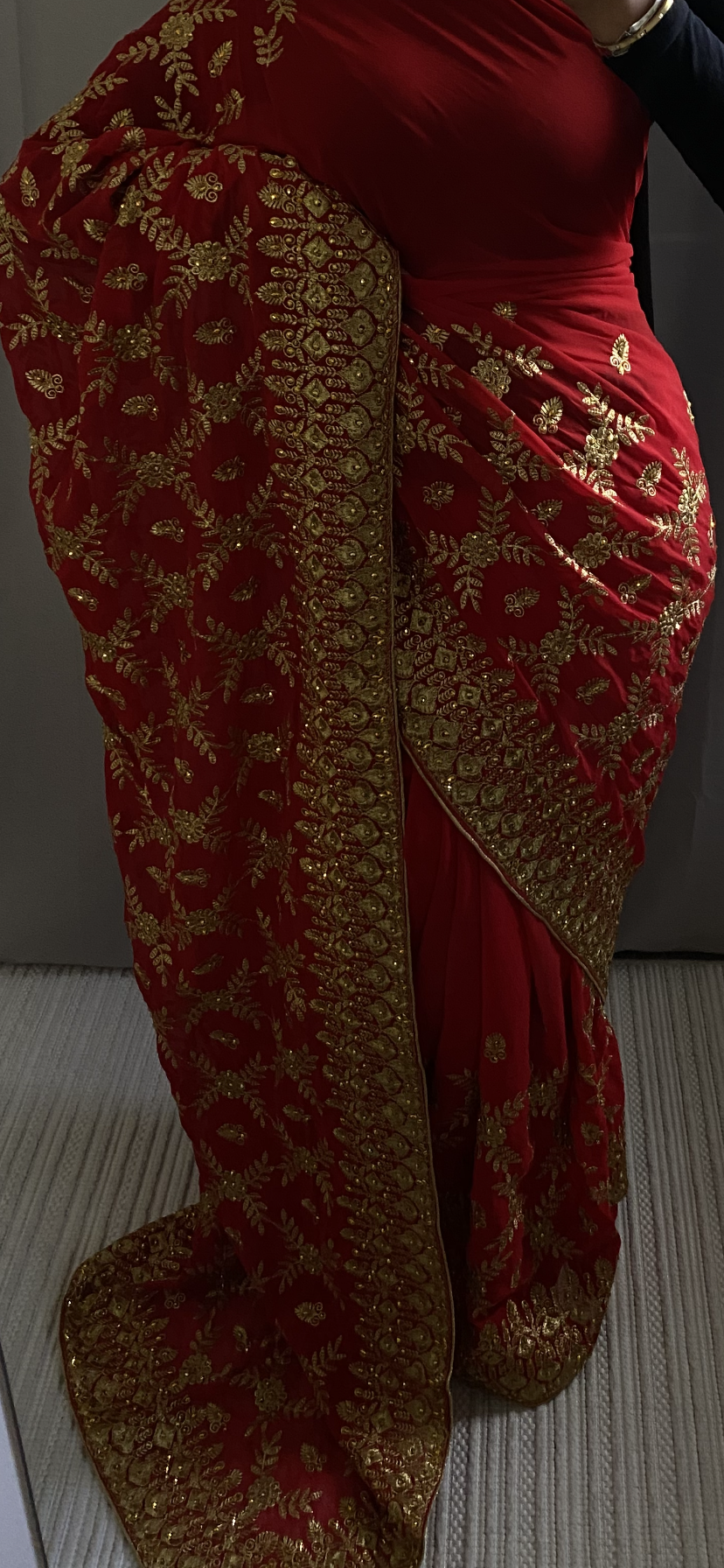 Saree Majda rouge