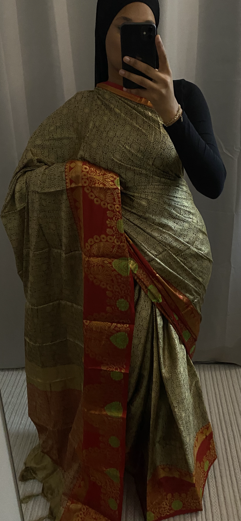 Saree Azar gold