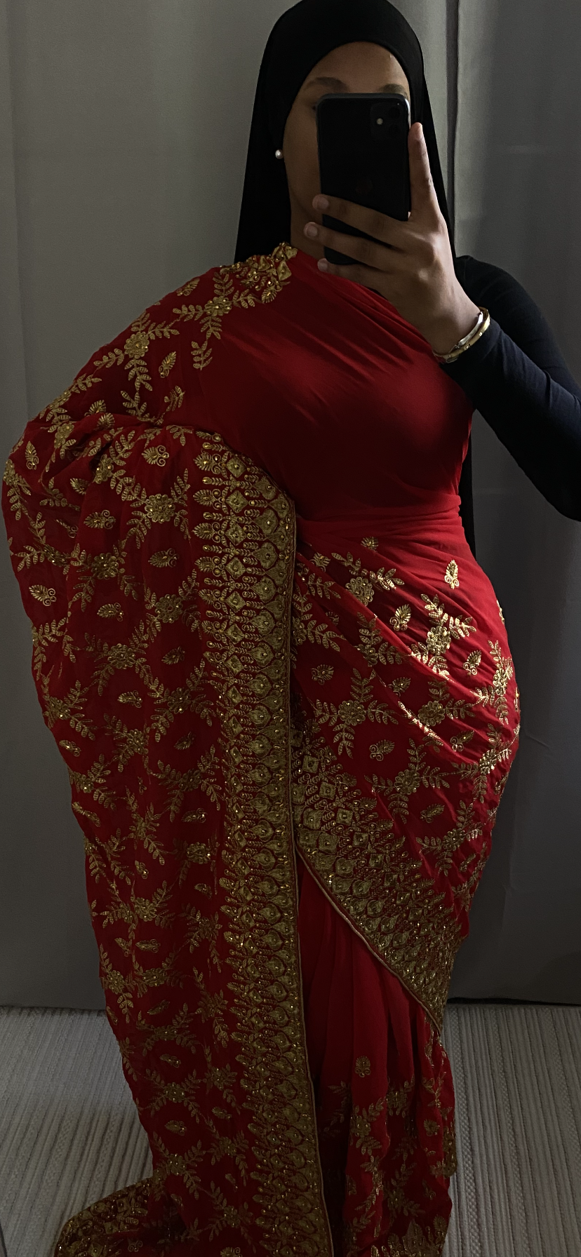 Saree Majda rouge