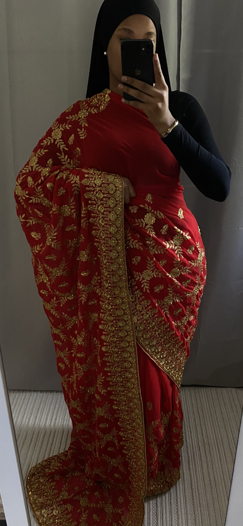 Saree Majda rouge