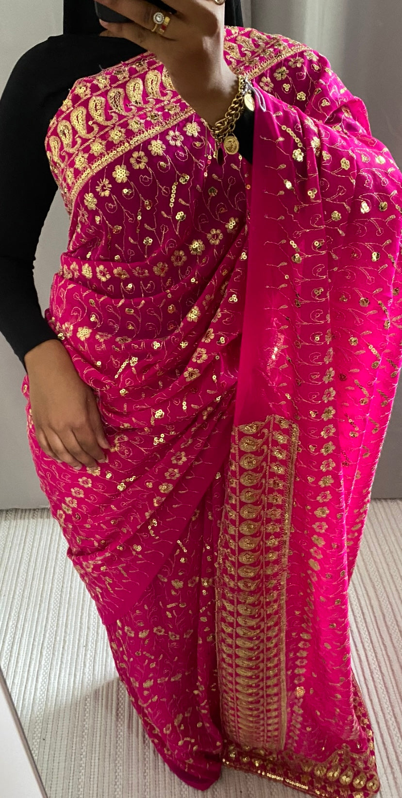 Saree pinky