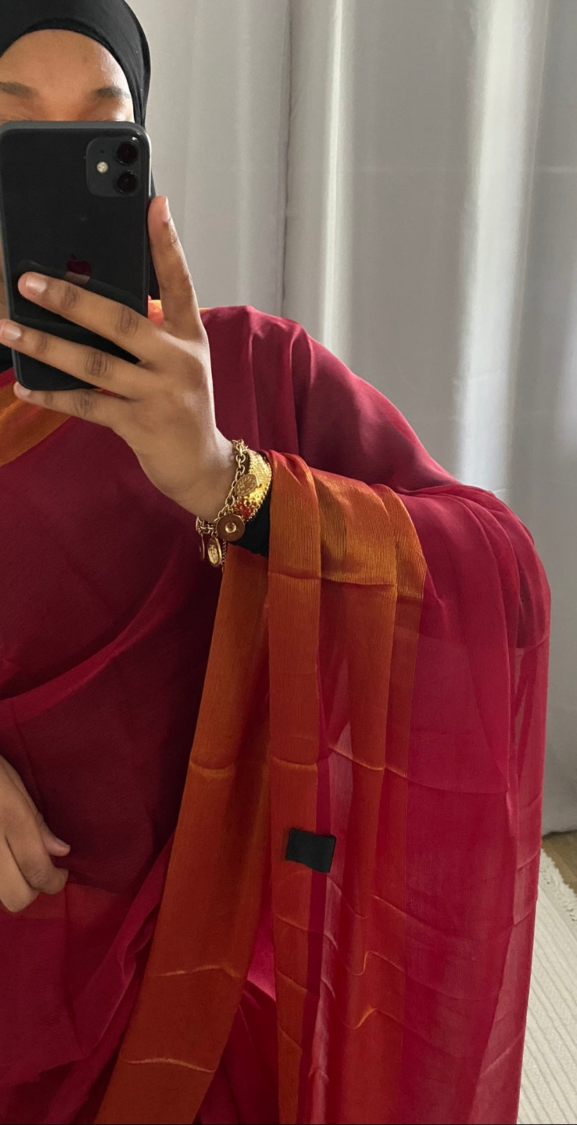 Saree Uma rouge