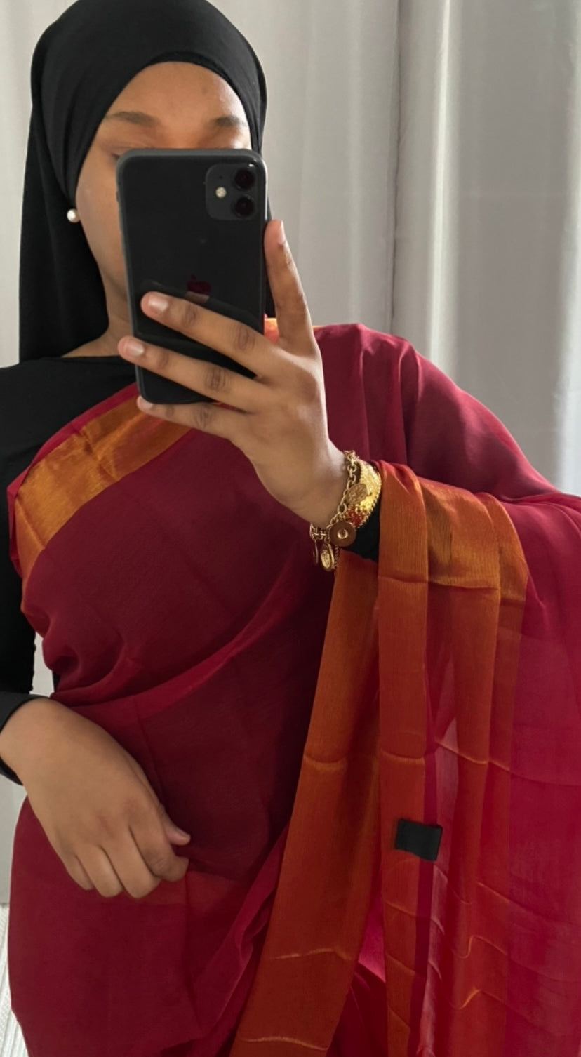 Saree Uma rouge