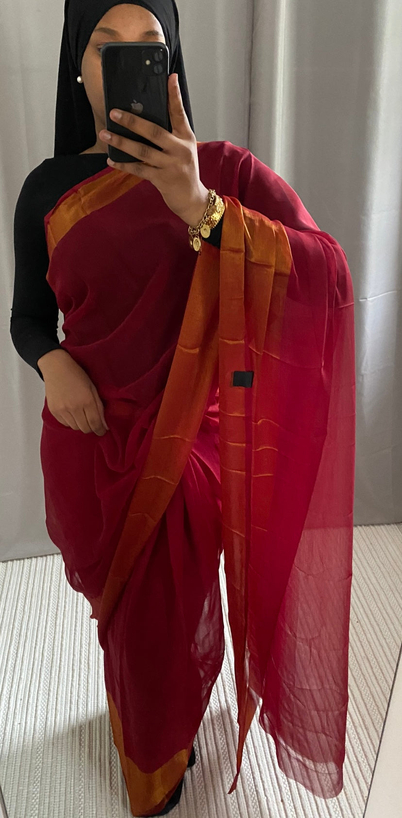 Saree Uma rouge