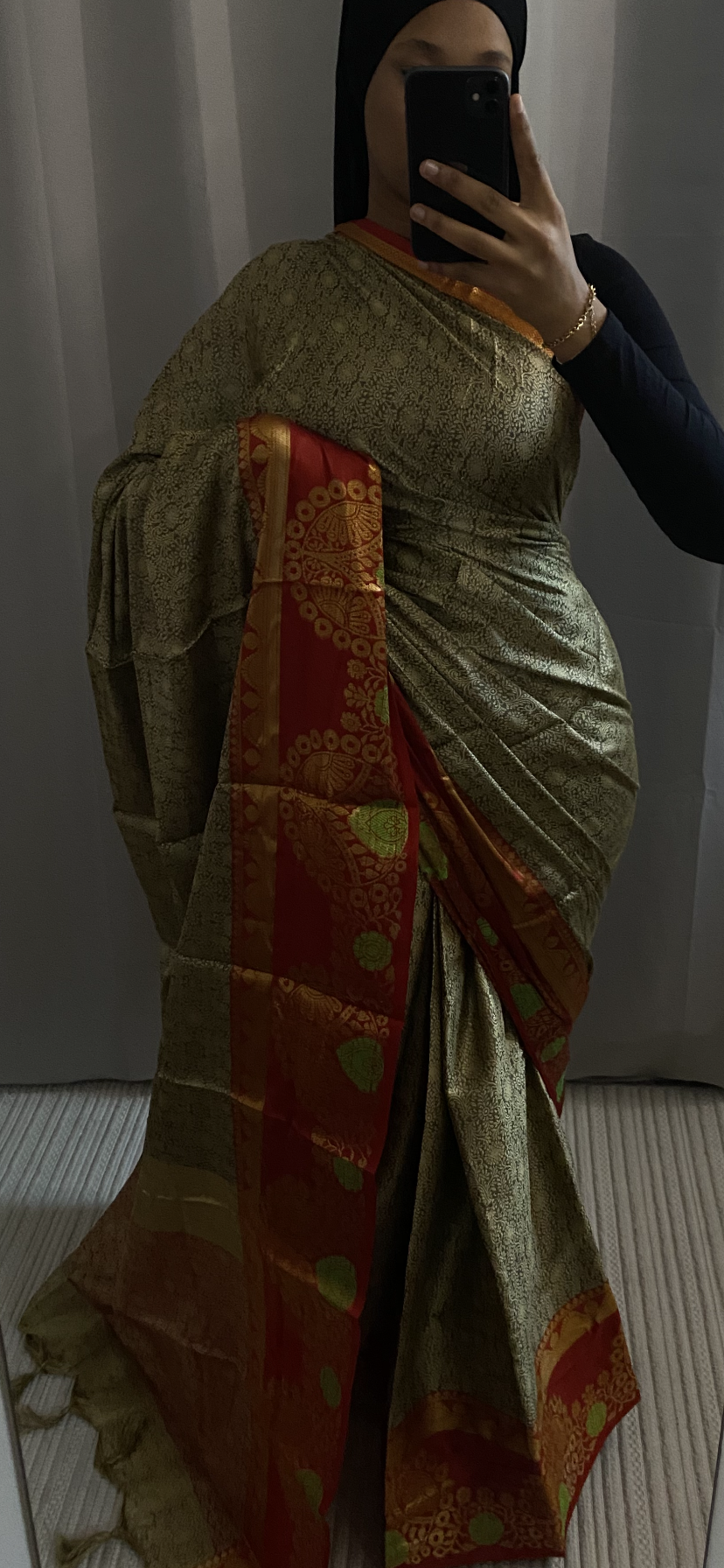 Saree Azar gold