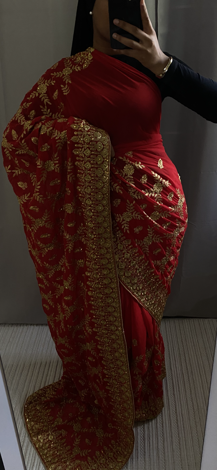 Saree Majda rouge