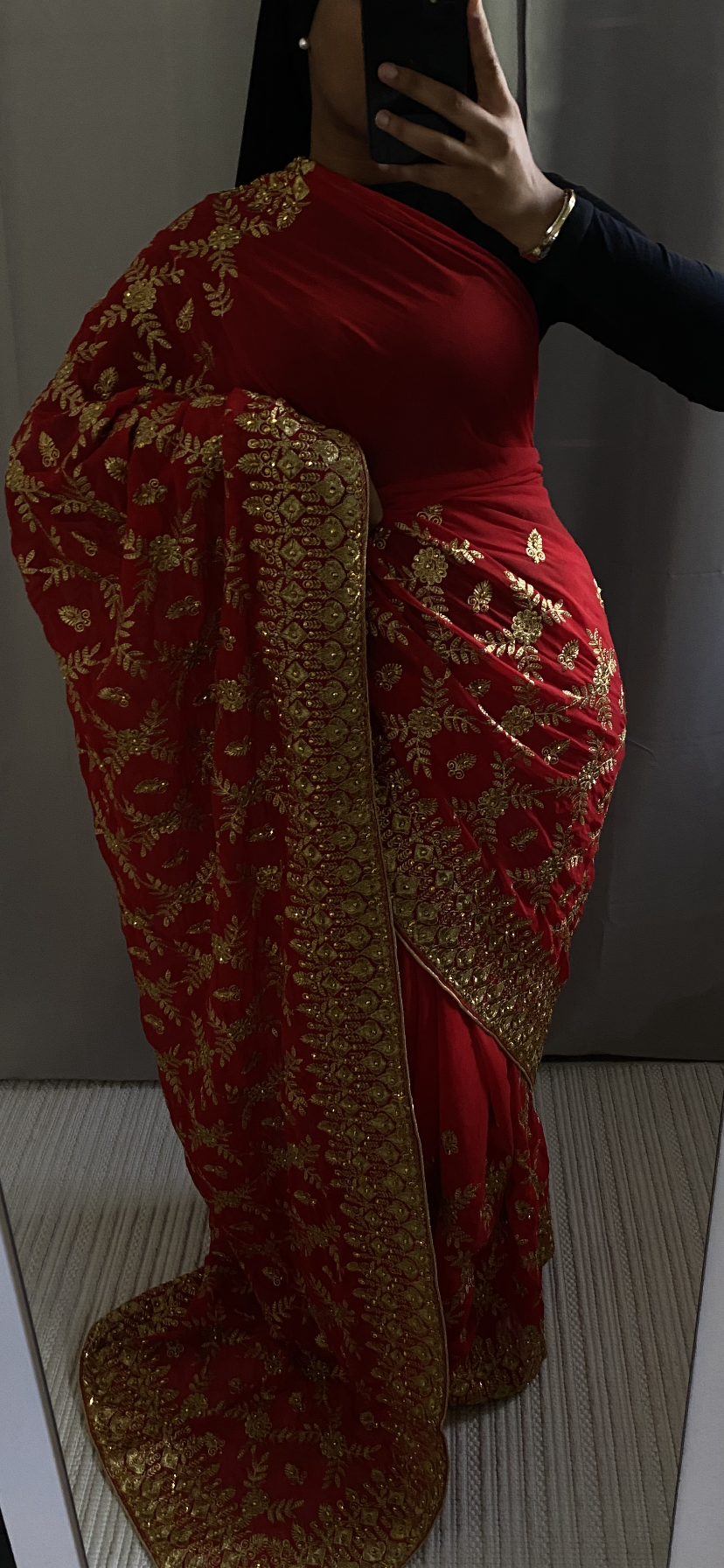 Saree Majda rouge