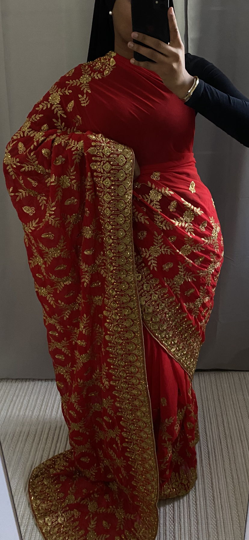 Saree Majda rouge